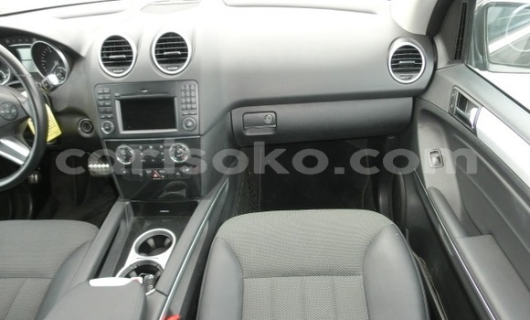 Acheter Occasion Voiture Mercedes-Benz ML–Class Noir à Kigali, Rwanda Acheter Occasion Voiture Mercedes-Benz ML–Class Noir à Kigali, Rwanda