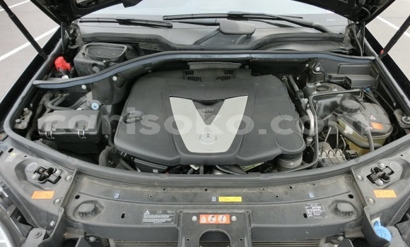 Acheter Occasion Voiture Mercedes-Benz ML–Class Noir à Kigali, Rwanda Acheter Occasion Voiture Mercedes-Benz ML–Class Noir à Kigali, Rwanda