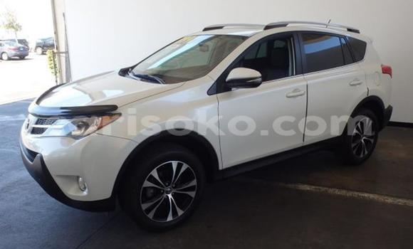 Acheter Occasion Voiture Toyota RAV4 Blanc à Kigali au Rwanda Acheter Occasion Voiture Toyota RAV4 Blanc à Kigali au Rwanda