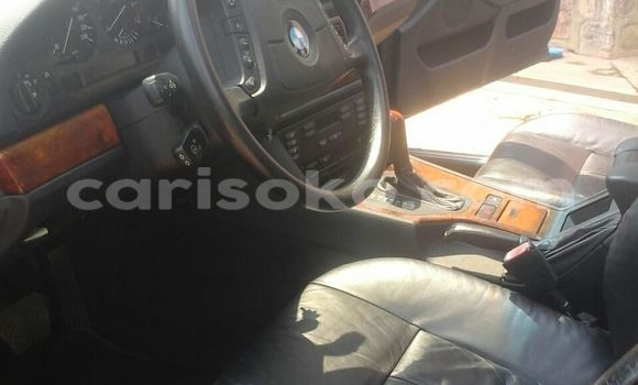 Acheter Neuf Voiture BMW 3–Series Noir à Kigali, Rwanda Acheter Neuf Voiture BMW 3–Series Noir à Kigali, Rwanda