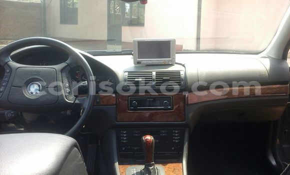 Acheter Neuf Voiture BMW 3–Series Noir à Kigali, Rwanda Acheter Neuf Voiture BMW 3–Series Noir à Kigali, Rwanda