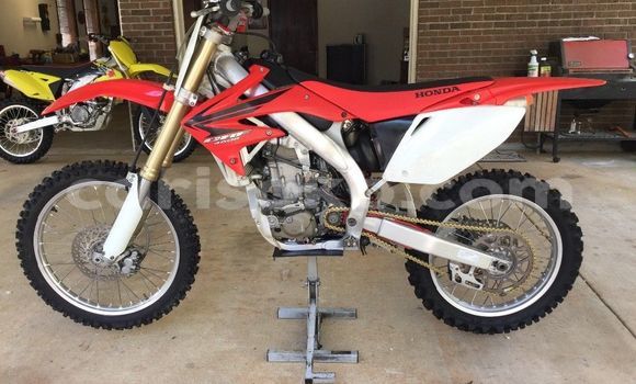 Acheter Occasion Moto Honda CRF 450 Noir à Kigali, Rwanda Acheter Occasion Moto Honda CRF 450 Noir à Kigali, Rwanda