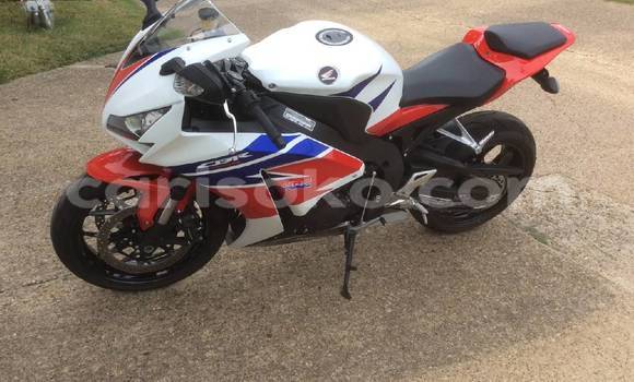 Acheter Occasion Moto Honda CBR 1000 RR Rouge à Kigali, Rwanda Acheter Occasion Moto Honda CBR 1000 RR Rouge à Kigali, Rwanda