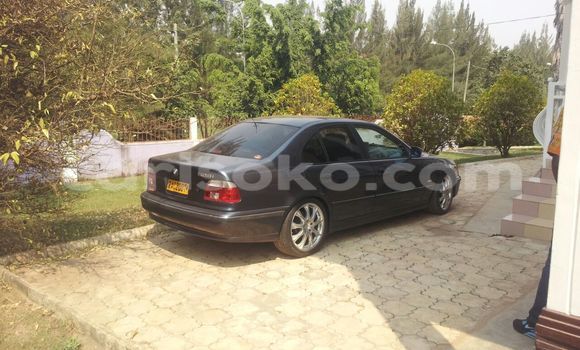 Acheter Neuf Voiture BMW 3–Series Noir à Kigali, Rwanda Acheter Neuf Voiture BMW 3–Series Noir à Kigali, Rwanda