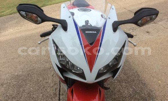 Acheter Occasion Moto Honda CBR 1000 RR Rouge à Kigali, Rwanda Acheter Occasion Moto Honda CBR 1000 RR Rouge à Kigali, Rwanda