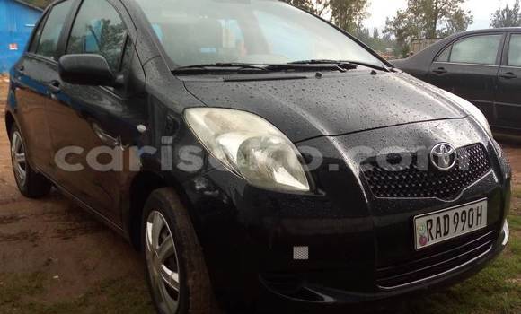 Acheter Occasion Voiture Toyota Yaris Noir à Kigali au Rwanda Acheter Occasion Voiture Toyota Yaris Noir à Kigali au Rwanda