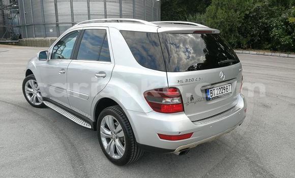 Buy Used Mercedes-Benz ML–Class Silver Car in Kigali in Rwanda Buy Used Mercedes-Benz ML–Class Silver Car in Kigali in Rwanda