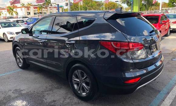 Acheter Occasion Voiture Hyundai Santa Fe Noir à Kigali, Rwanda Acheter Occasion Voiture Hyundai Santa Fe Noir à Kigali, Rwanda
