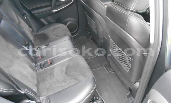 Sayi Na hannu Toyota RAV4 Beige Mota in Kigali a Rwanda Sayi Na hannu Toyota RAV4 Beige Mota in Kigali a Rwanda