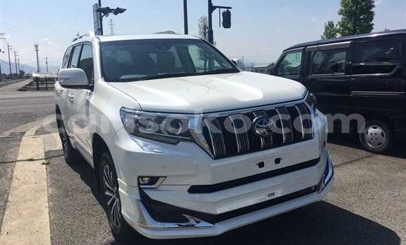 Buy Used Toyota Land Cruiser Prado White Car in Gasarenda in Rwanda Buy Used Toyota Land Cruiser Prado White Car in Gasarenda in Rwanda