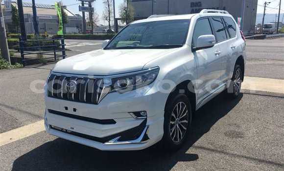 Buy Used Toyota Land Cruiser Prado White Car in Gasarenda in Rwanda Buy Used Toyota Land Cruiser Prado White Car in Gasarenda in Rwanda