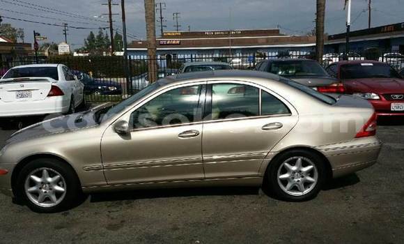 Acheter Occasion Voiture Mercedes‒Benz C-Class Gris à Kigali au Rwanda Acheter Occasion Voiture Mercedes‒Benz C-Class Gris à Kigali au Rwanda