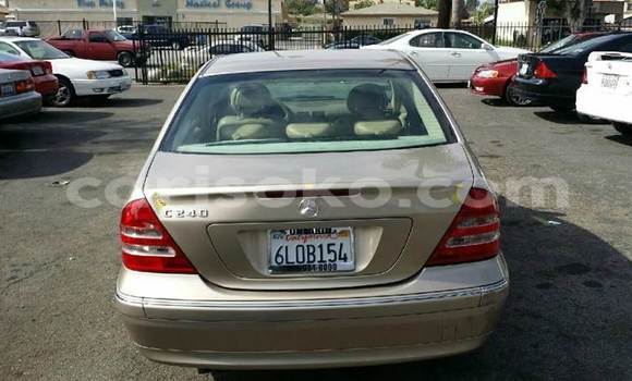 Acheter Occasion Voiture Mercedes-Benz C–Class Gris à Kigali, Rwanda Acheter Occasion Voiture Mercedes-Benz C–Class Gris à Kigali, Rwanda