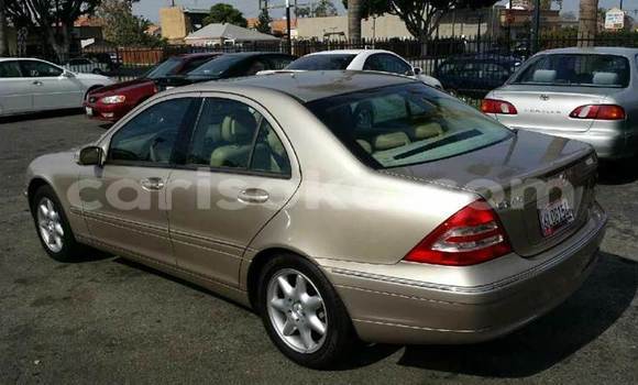 Acheter Occasion Voiture Mercedes-Benz C–Class Gris à Kigali, Rwanda Acheter Occasion Voiture Mercedes-Benz C–Class Gris à Kigali, Rwanda