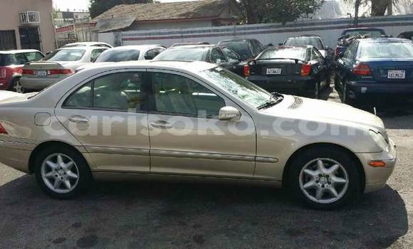 Acheter Occasion Voiture Mercedes-Benz C–Class Gris à Kigali, Rwanda Acheter Occasion Voiture Mercedes-Benz C–Class Gris à Kigali, Rwanda