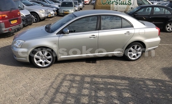 Acheter Occasion Voiture Toyota Avensis Beige à Kigali au Rwanda Acheter Occasion Voiture Toyota Avensis Beige à Kigali au Rwanda