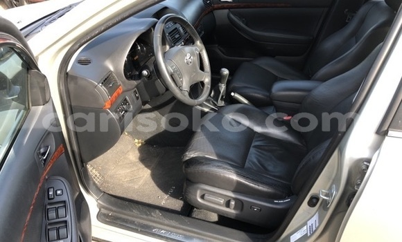 Acheter Occasion Voiture Toyota Avensis Beige à Kigali, Rwanda Acheter Occasion Voiture Toyota Avensis Beige à Kigali, Rwanda