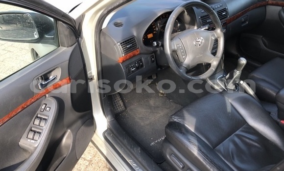 Acheter Occasion Voiture Toyota Avensis Beige à Kigali, Rwanda Acheter Occasion Voiture Toyota Avensis Beige à Kigali, Rwanda