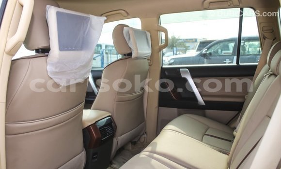 Acheter Import Voiture Toyota Prado Blanc à Import - Dubai, Rwanda Acheter Import Voiture Toyota Prado Blanc à Import - Dubai, Rwanda