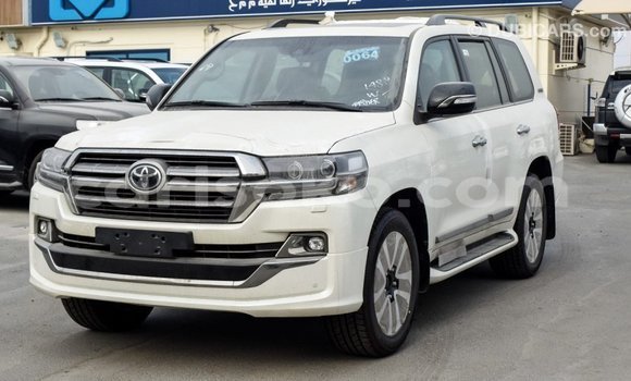 Acheter Import Voiture Toyota Land Cruiser Blanc à Import - Dubai, Rwanda Acheter Import Voiture Toyota Land Cruiser Blanc à Import - Dubai, Rwanda