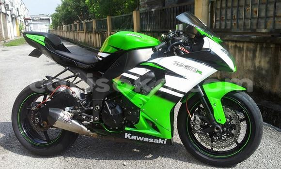 Acheter Occasion Moto Kawasaki ZX10R Vert à Gasarenda au Rwanda Acheter Occasion Moto Kawasaki ZX10R Vert à Gasarenda au Rwanda