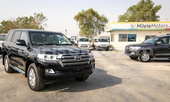 Buy New Toyota Land Cruiser Black Car in Bokwango in Rwanda Buy New Toyota Land Cruiser Black Car in Bokwango in Rwanda