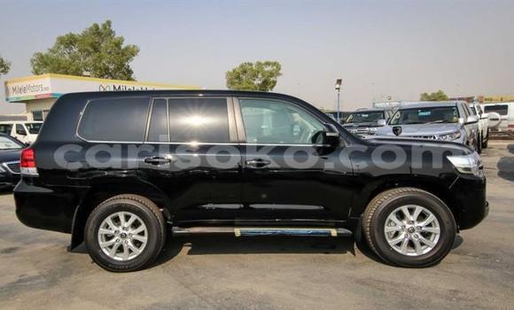 Buy New Toyota Land Cruiser Black Car in Bokwango in Rwanda Buy New Toyota Land Cruiser Black Car in Bokwango in Rwanda