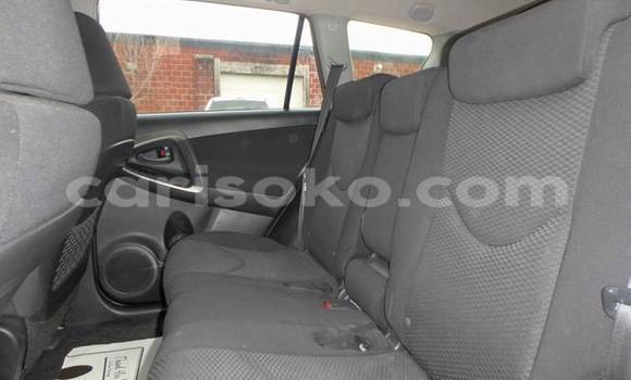 Acheter Occasion Voiture Toyota RAV4 Beige à Kigali, Rwanda Acheter Occasion Voiture Toyota RAV4 Beige à Kigali, Rwanda