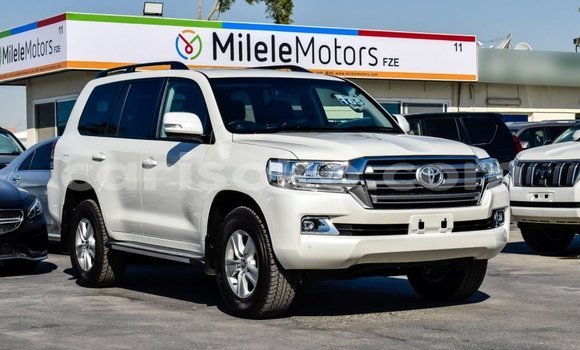Buy New Toyota Land Cruiser White Car in Bokwango in Rwanda Buy New Toyota Land Cruiser White Car in Bokwango in Rwanda
