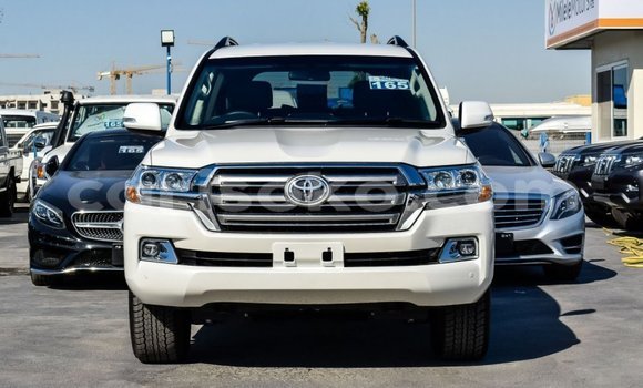Buy New Toyota Land Cruiser White Car in Bokwango in Rwanda Buy New Toyota Land Cruiser White Car in Bokwango in Rwanda