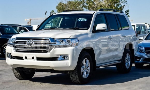 Buy New Toyota Land Cruiser White Car in Bokwango in Rwanda Buy New Toyota Land Cruiser White Car in Bokwango in Rwanda