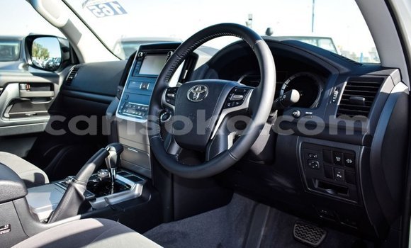 Buy New Toyota Land Cruiser White Car in Bokwango in Rwanda Buy New Toyota Land Cruiser White Car in Bokwango in Rwanda
