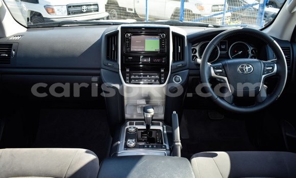 Buy New Toyota Land Cruiser White Car in Bokwango in Rwanda Buy New Toyota Land Cruiser White Car in Bokwango in Rwanda