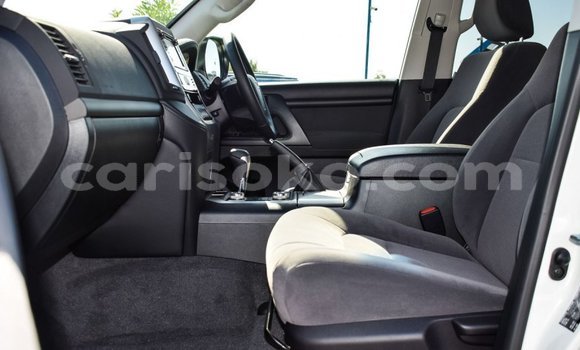 Buy New Toyota Land Cruiser White Car in Bokwango in Rwanda Buy New Toyota Land Cruiser White Car in Bokwango in Rwanda