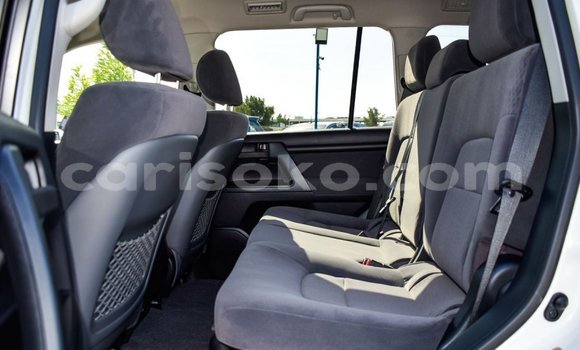 Buy New Toyota Land Cruiser White Car in Bokwango in Rwanda Buy New Toyota Land Cruiser White Car in Bokwango in Rwanda