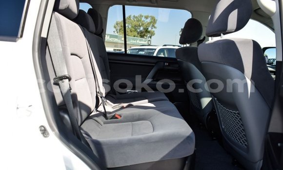 Buy New Toyota Land Cruiser White Car in Bokwango in Rwanda Buy New Toyota Land Cruiser White Car in Bokwango in Rwanda