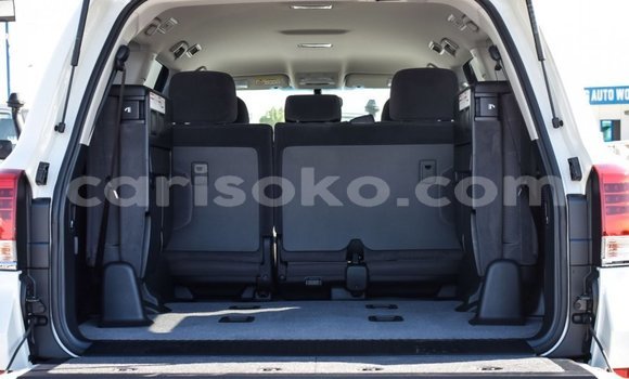 Buy New Toyota Land Cruiser White Car in Bokwango in Rwanda Buy New Toyota Land Cruiser White Car in Bokwango in Rwanda