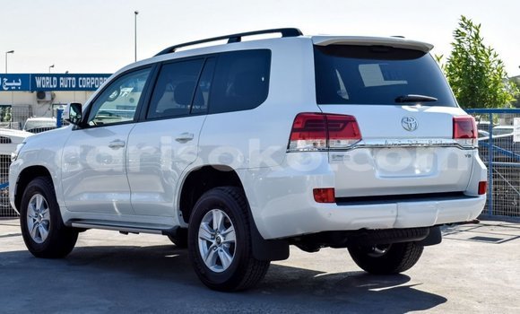 Buy New Toyota Land Cruiser White Car in Bokwango in Rwanda Buy New Toyota Land Cruiser White Car in Bokwango in Rwanda