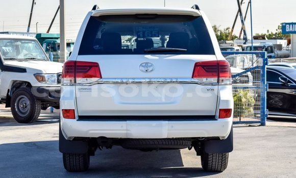 Buy New Toyota Land Cruiser White Car in Bokwango in Rwanda Buy New Toyota Land Cruiser White Car in Bokwango in Rwanda