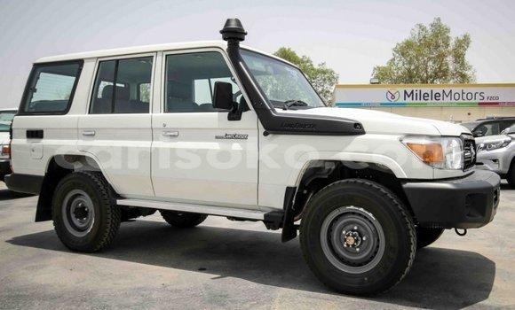 Buy New Toyota Land Cruiser White Car in Bokwango in Rwanda Buy New Toyota Land Cruiser White Car in Bokwango in Rwanda