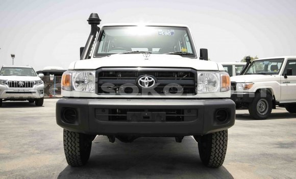 Buy New Toyota Land Cruiser White Car in Bokwango in Rwanda Buy New Toyota Land Cruiser White Car in Bokwango in Rwanda