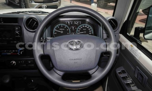 Buy New Toyota Land Cruiser White Car in Bokwango in Rwanda Buy New Toyota Land Cruiser White Car in Bokwango in Rwanda
