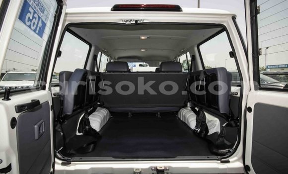 Buy New Toyota Land Cruiser White Car in Bokwango in Rwanda Buy New Toyota Land Cruiser White Car in Bokwango in Rwanda