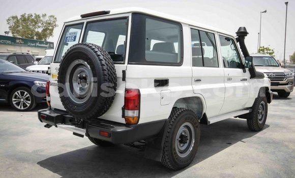 Buy New Toyota Land Cruiser White Car in Bokwango in Rwanda Buy New Toyota Land Cruiser White Car in Bokwango in Rwanda