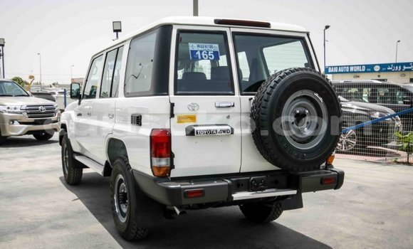 Buy New Toyota Land Cruiser White Car in Bokwango in Rwanda Buy New Toyota Land Cruiser White Car in Bokwango in Rwanda