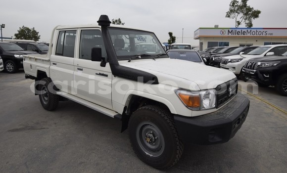 Buy New Toyota Land Cruiser White Car in Bokwango in Rwanda Buy New Toyota Land Cruiser White Car in Bokwango in Rwanda