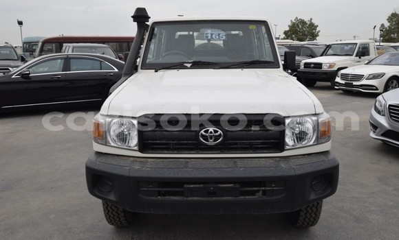 Buy New Toyota Land Cruiser White Car in Bokwango in Rwanda Buy New Toyota Land Cruiser White Car in Bokwango in Rwanda