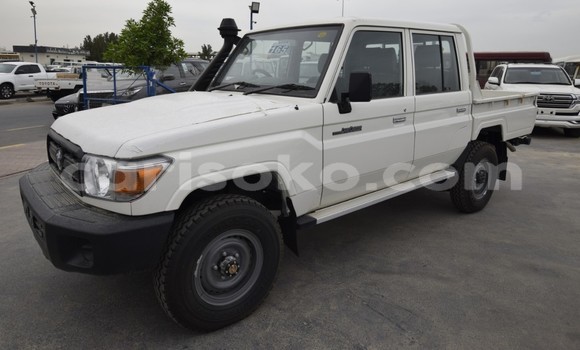 Buy New Toyota Land Cruiser White Car in Bokwango in Rwanda Buy New Toyota Land Cruiser White Car in Bokwango in Rwanda