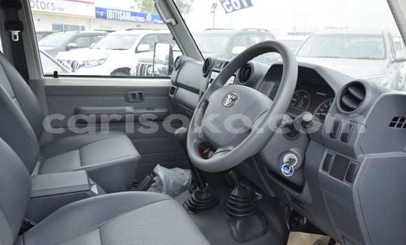 Buy New Toyota Land Cruiser White Car in Bokwango in Rwanda Buy New Toyota Land Cruiser White Car in Bokwango in Rwanda