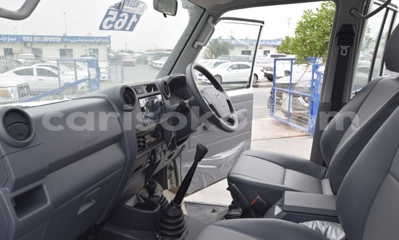 Buy New Toyota Land Cruiser White Car in Bokwango in Rwanda Buy New Toyota Land Cruiser White Car in Bokwango in Rwanda